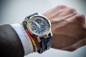 Cách lên dây cót đồng hồ automatic (Nguồn: Internet)